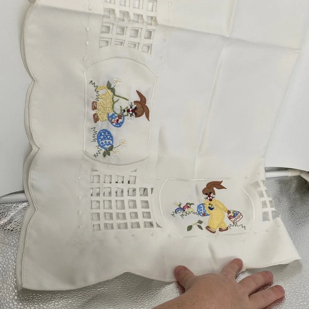 Vintage White Easter Bunny Egg Embroidered Tablecloth Cutwork Scalloped Edge 32